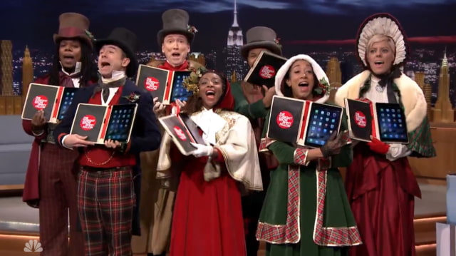Jimmy Fallon Gifts The Tonight Show&#039;s Audience With Free iPad Air 2 Tablets [Video]