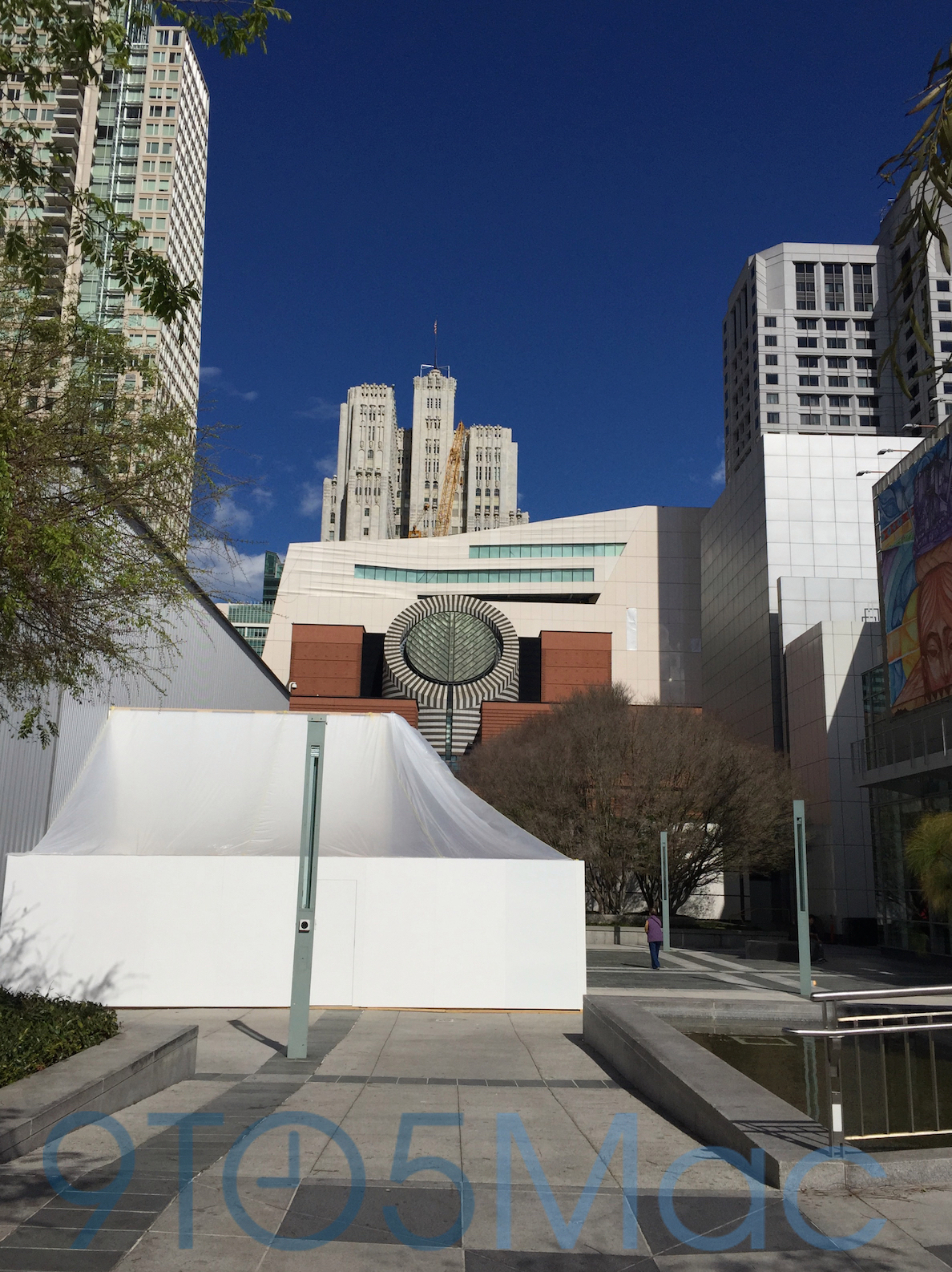 Apple is Constructing a White Structure Behind the Yerba Buena Center [Photos]