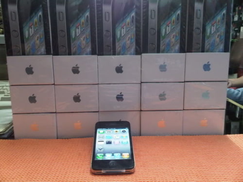 Elderly Woman Tries to Smuggle 44 iPhones Into Israel
