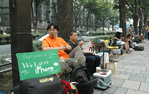 iPhone 3G Lineup Forms in Japan