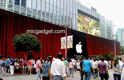Apple Prepares to Open Its Largest Store in China