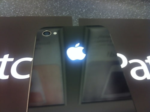 iPatch to Offer Glowing Logo Mod for iPhone 4