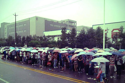 Thousands Queue Up In Hopes of Getting a Summer Job at Foxconn