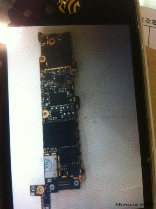 New Photos Purportedly Show &#039;iPhone 5&#039; Logic Board With Shielding Removed