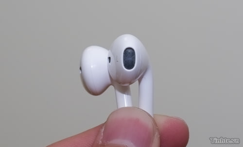 Redesigned Headphones for the &#039;iPhone 5&#039; Leaked? [Video]