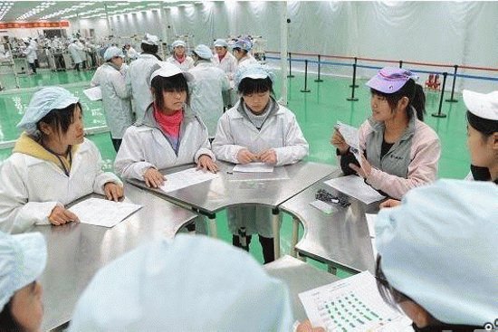 Undercover Reporter Infiltrates Foxconn to Report on Poor Working Conditions