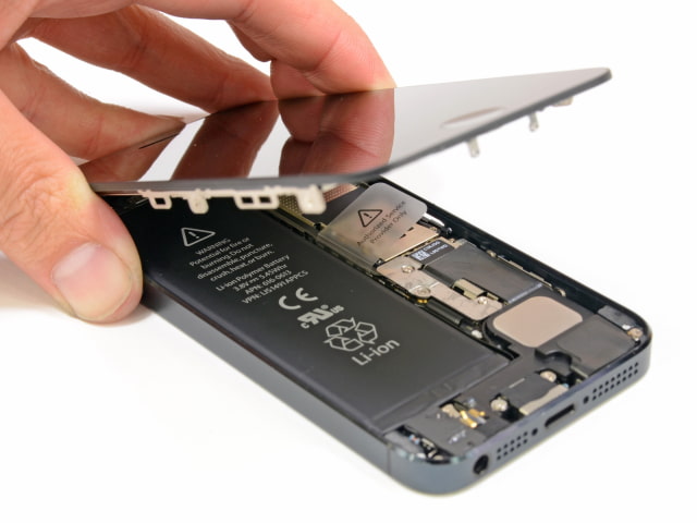 Apple to Replace Cracked iPhone 5 Screens In-Store?