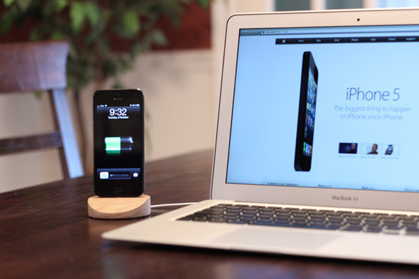 The Lightning Dock for iPhone 5