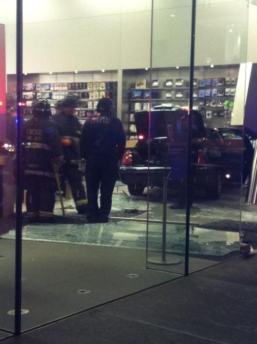 Lincoln Town Car Crashes Into Lincoln Park Apple Store [Photos]