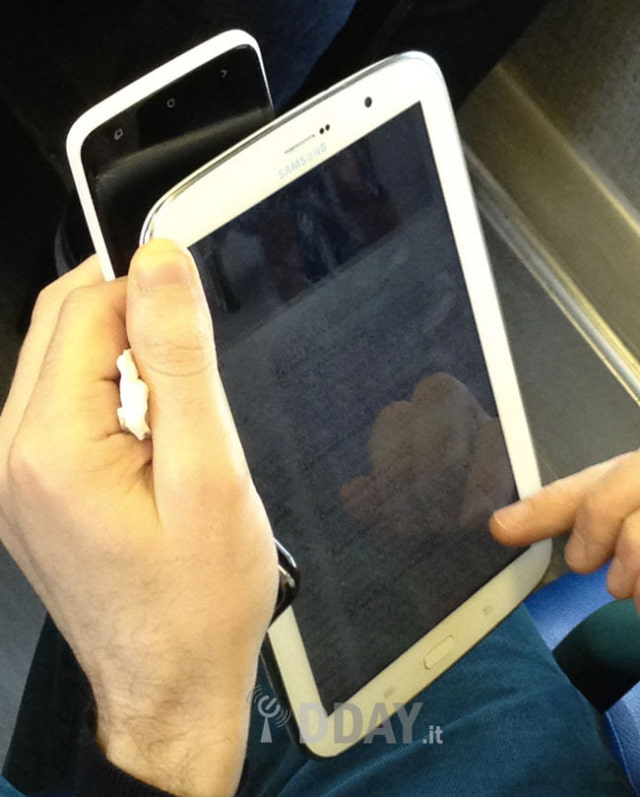 Leaked Photos of Samsung&#039;s Upcoming iPad Mini Competitor [Gallery]