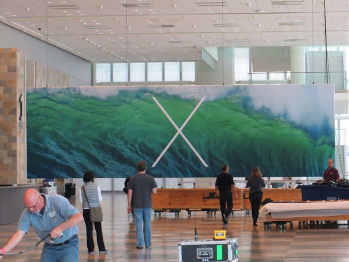 Apple&#039;s WWDC Banner for OS X Features a Wave Background [Photo]