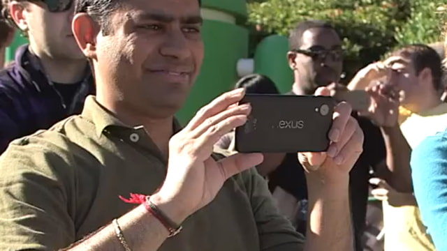 Google Accidentally Leaks Nexus 5 Smartphone? [Video]