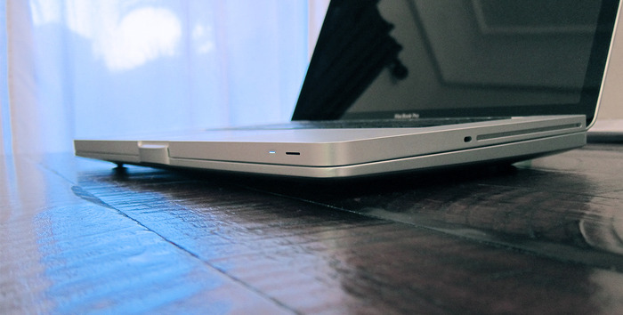 TILT Stealth Offers an Improved MacBook Pro Cooling Solution