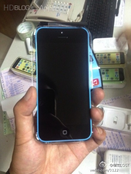 First Unboxing Video and Photos of the New iPhone 5c