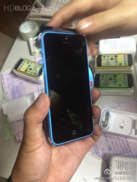 First Unboxing Video and Photos of the New iPhone 5c