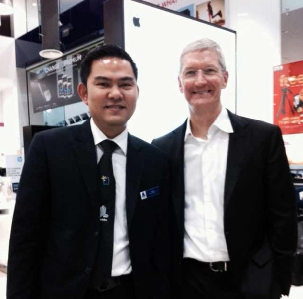 Apple CEO Tim Cook Spotted in the United Arab Emirates [Photos]