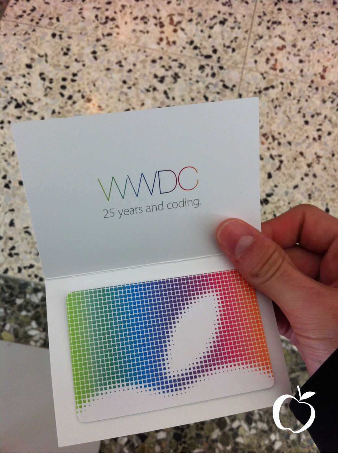 Apple Gives WWDC Attendees Jackets and $25 Gift Cards