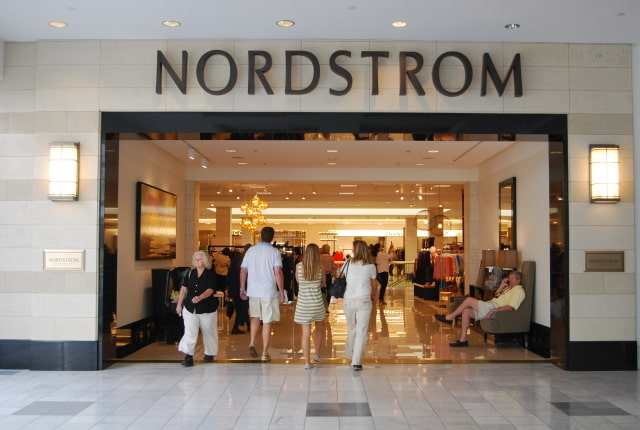 Apple to Partner With Nordstrom on New Payments Platform?