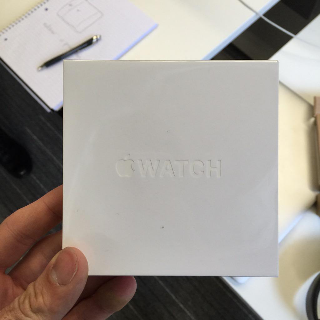 This is What a Replacement Apple Watch Box Looks Like [Photos]