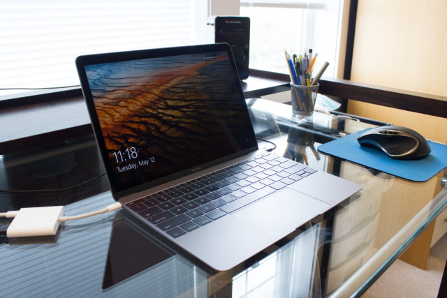 Windows 10 Said to Run Better On the New MacBook Than OS X