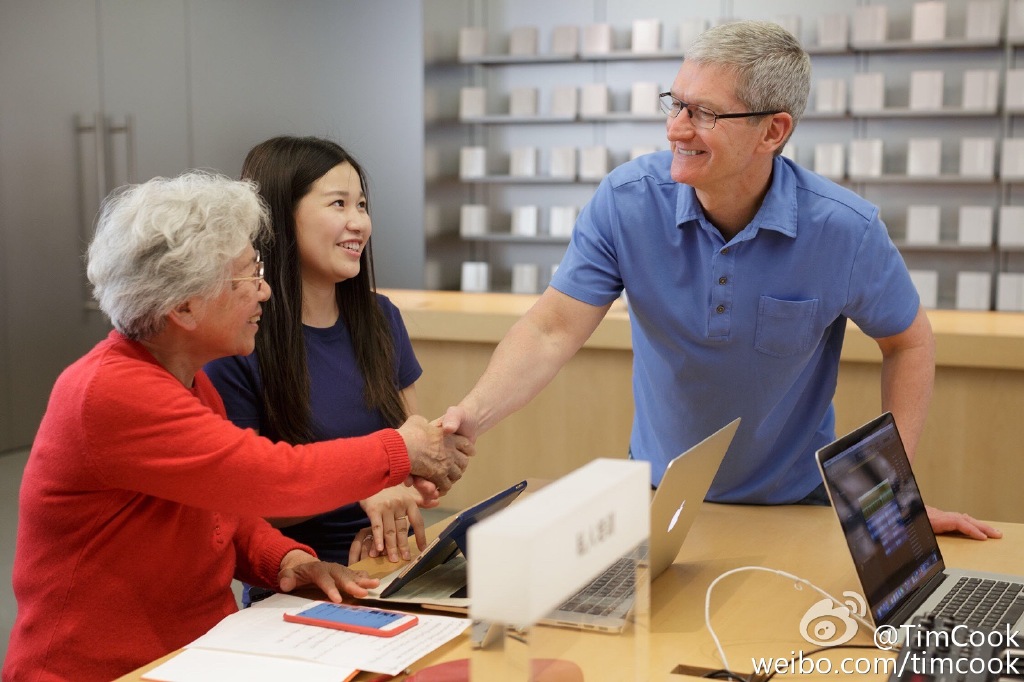 Tim Cook Posts Photos From His Week in China