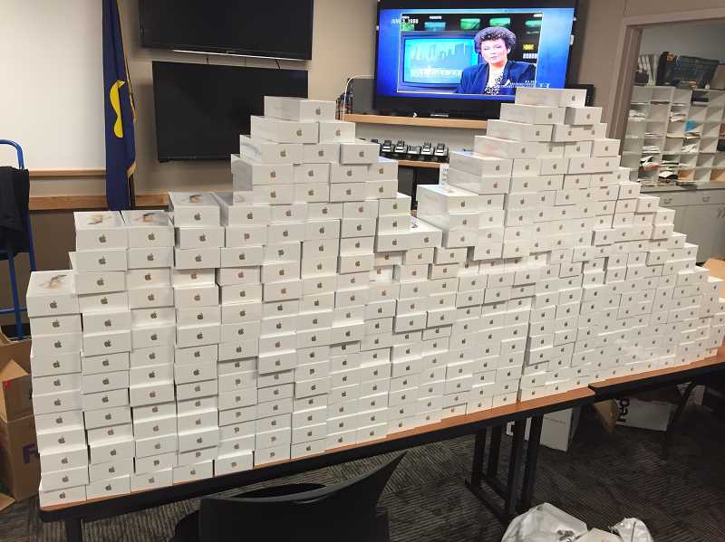 Police Seize Nearly 500 iPhones in Apple Gift Card Fraud Investigation 