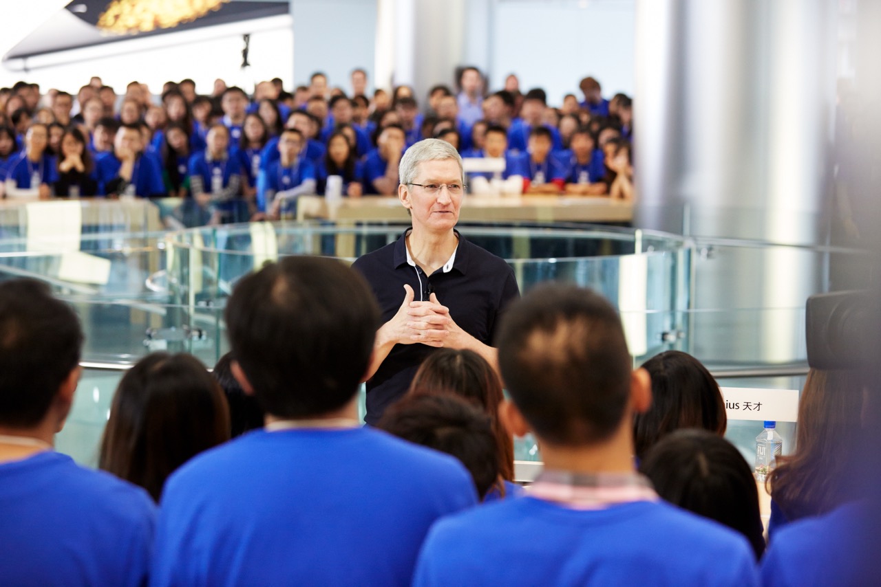 Apple Holds Town Hall Meeting to Make Announcements, Answer Questions