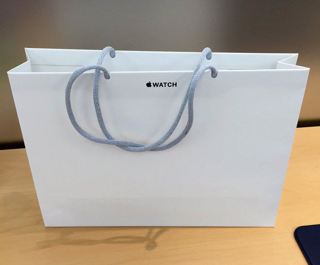 Apple Stores Are Switching From Plastic Bags to Paper Bags