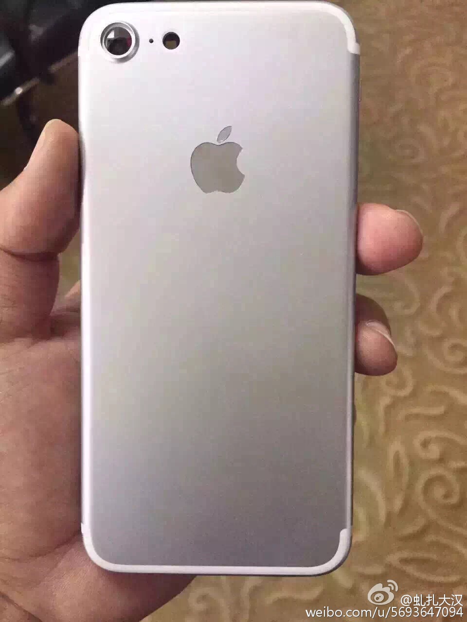 Leaked iPhone 7 Photo Reveals Protruding Camera? 