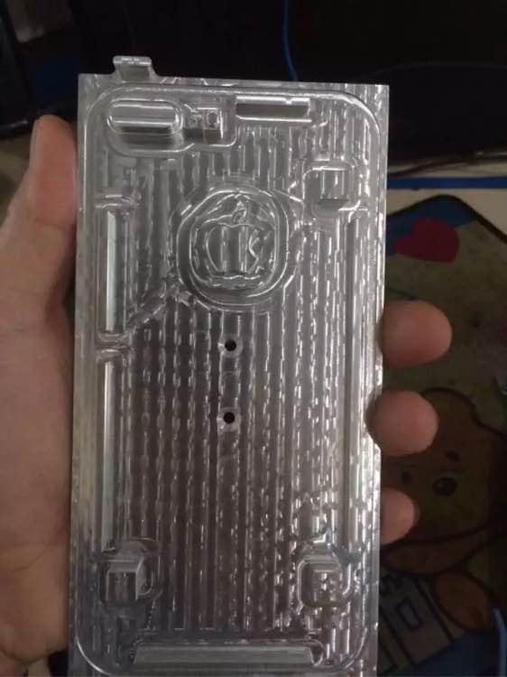 Leaked Molds and Schematics for the iPhone 7, iPhone 7 Plus [Photos]