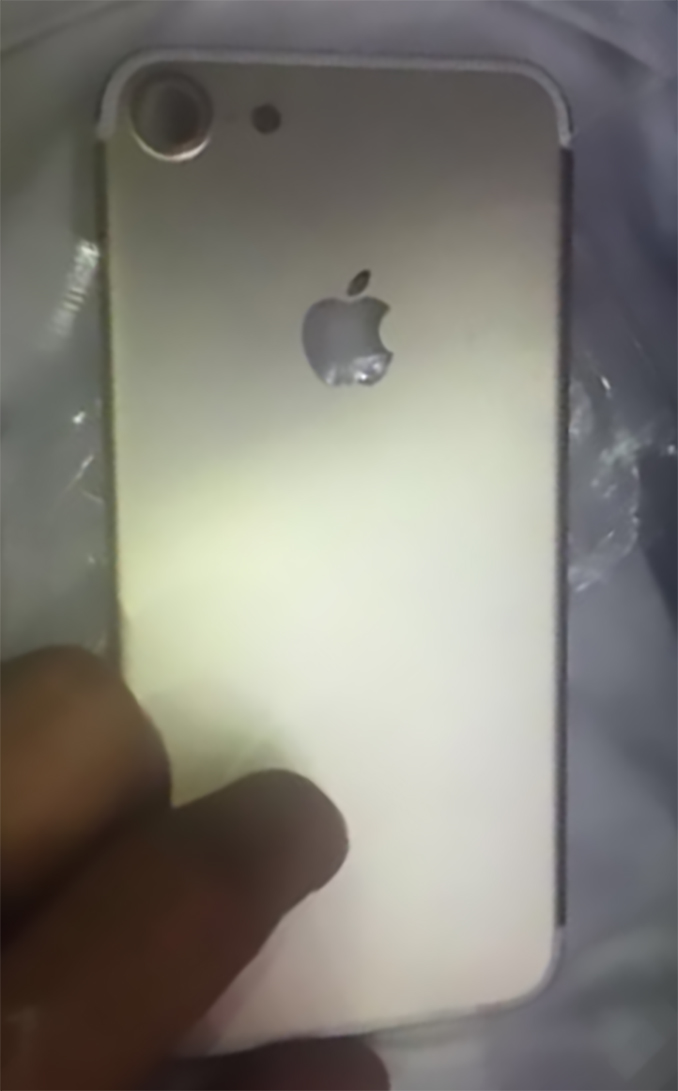 Spy Photos Allegedly Reveal Larger Camera for iPhone 7, Dual Lens Camera for iPhone 7 Plus
