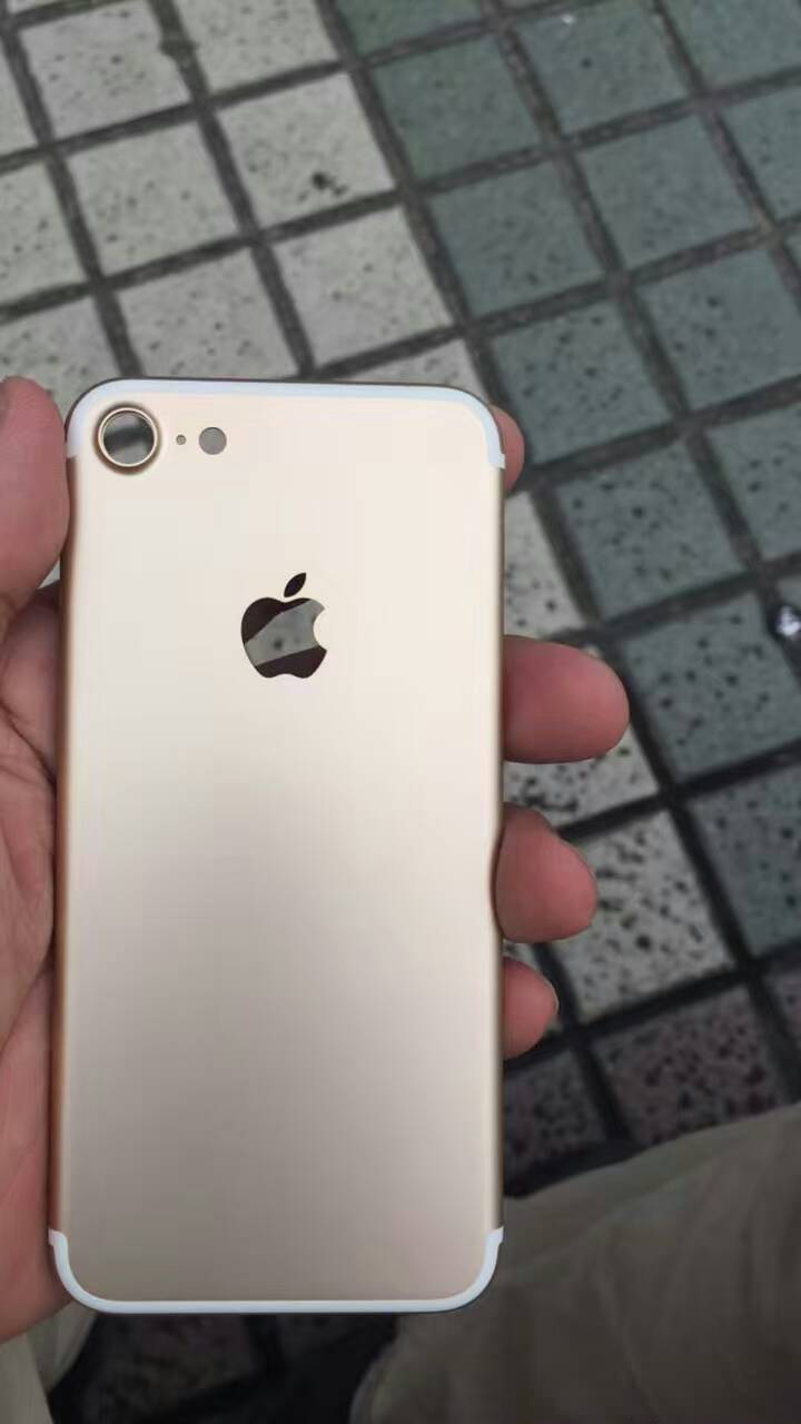 High Quality Photo of &#039;iPhone 7&#039; Shell Leaked