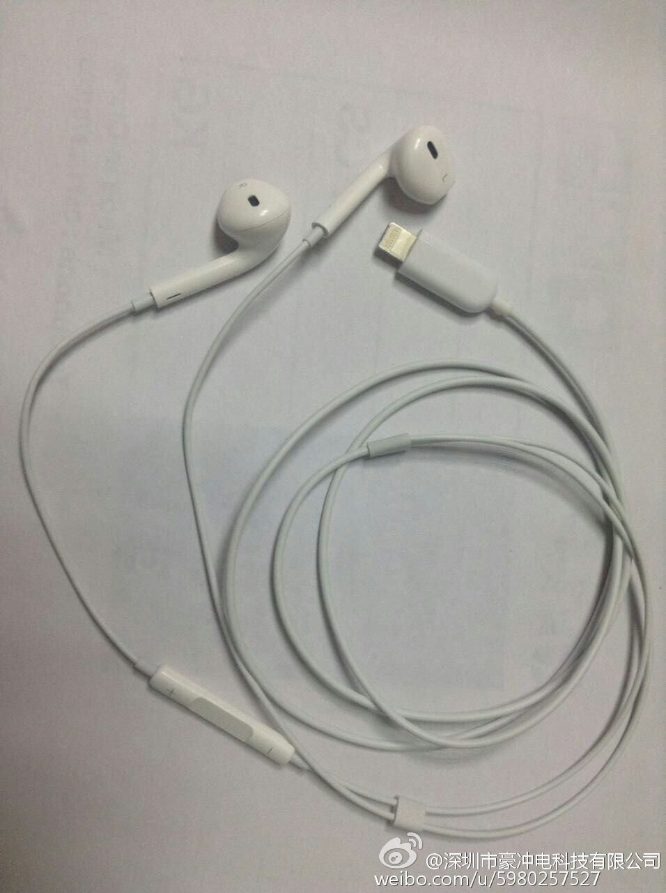 These Are Allegedly Apple&#039;s New Lightning EarPods [Photos]