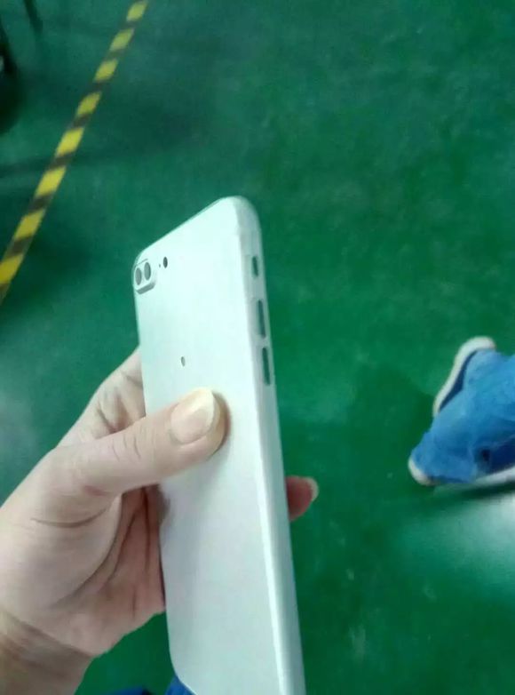 iPhone 7 Plus Shell Leaks Out of Foxconn? [Photos]