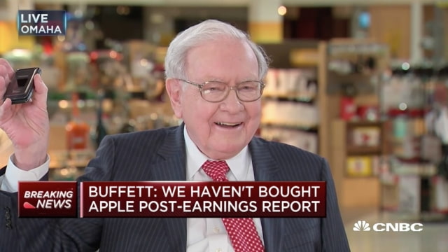 Warren Buffet More Than Doubles Holdings in Apple, Now Owns $17 Billion of AAPL [Video]