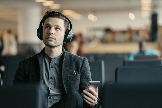Get $72 Off Sony&#039;s Premium Noise Cancelling Bluetooth Headphones [Deal]