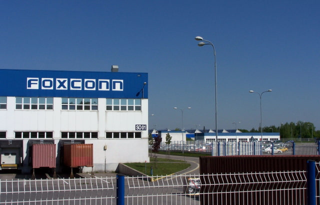 Foxconn Considers Building Plant in Wisconsin