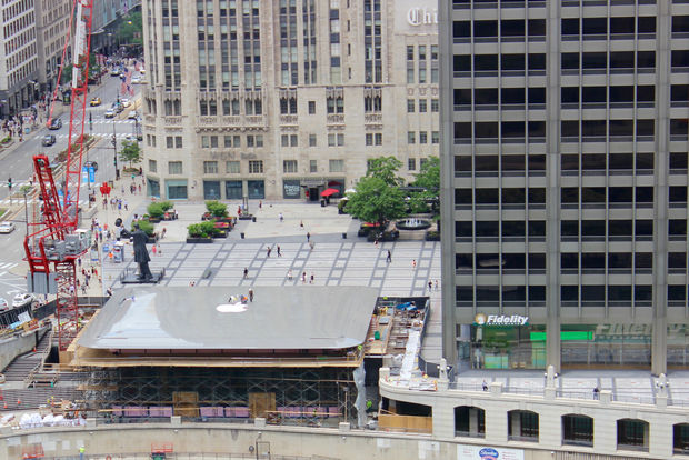 The Roof of Apple&#039;s New Chicago Store Looks Like a Giant MacBook Lid [Video]