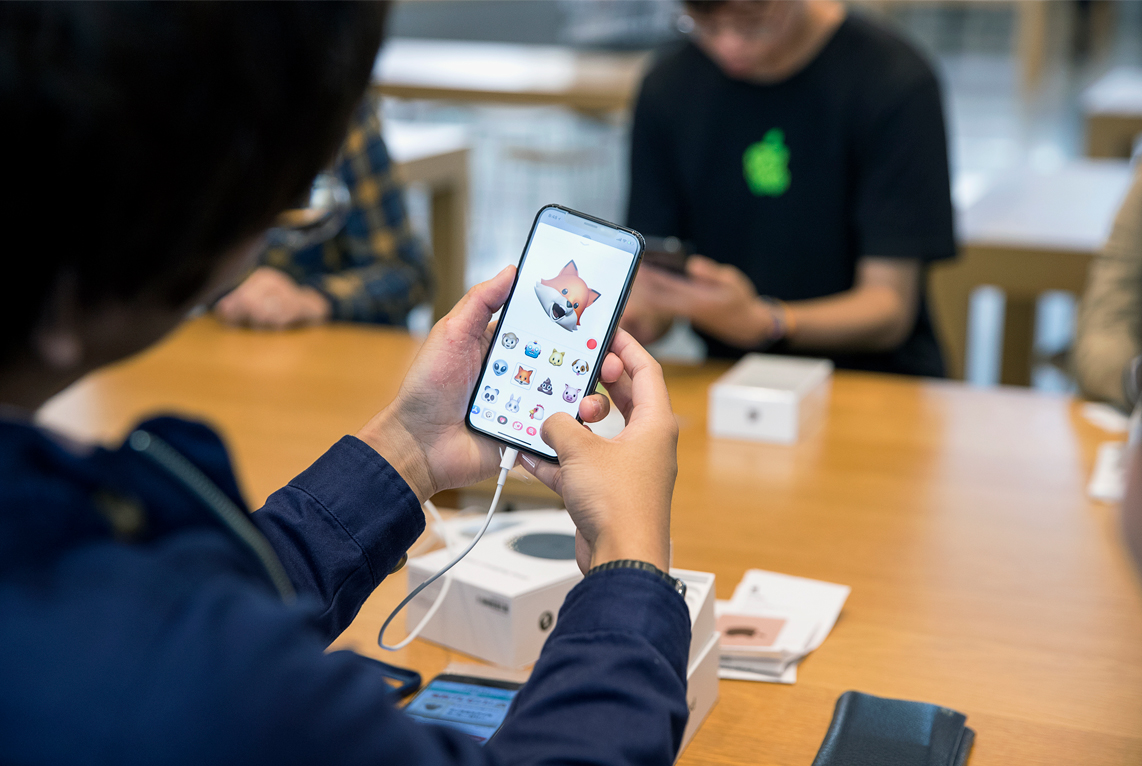 Apple Shares iPhone X Launch Day Photos [Gallery]