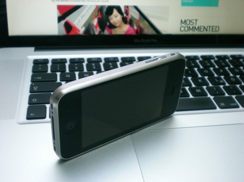iPhone 3GS Modded With Titanium Back