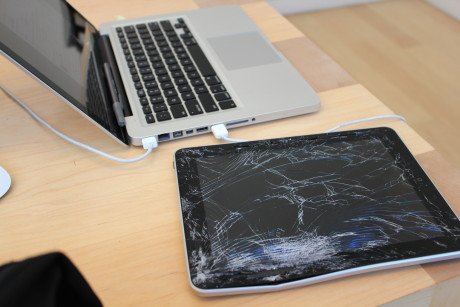 Steve Jobs Wishes Chinese Developer Safe Travels After Being Mugged