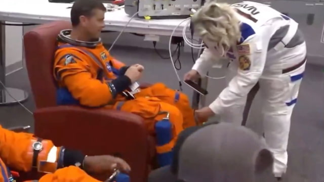 NASA Astronauts Spotted Using iPhone 17 Pro Max on Artemis II Mission