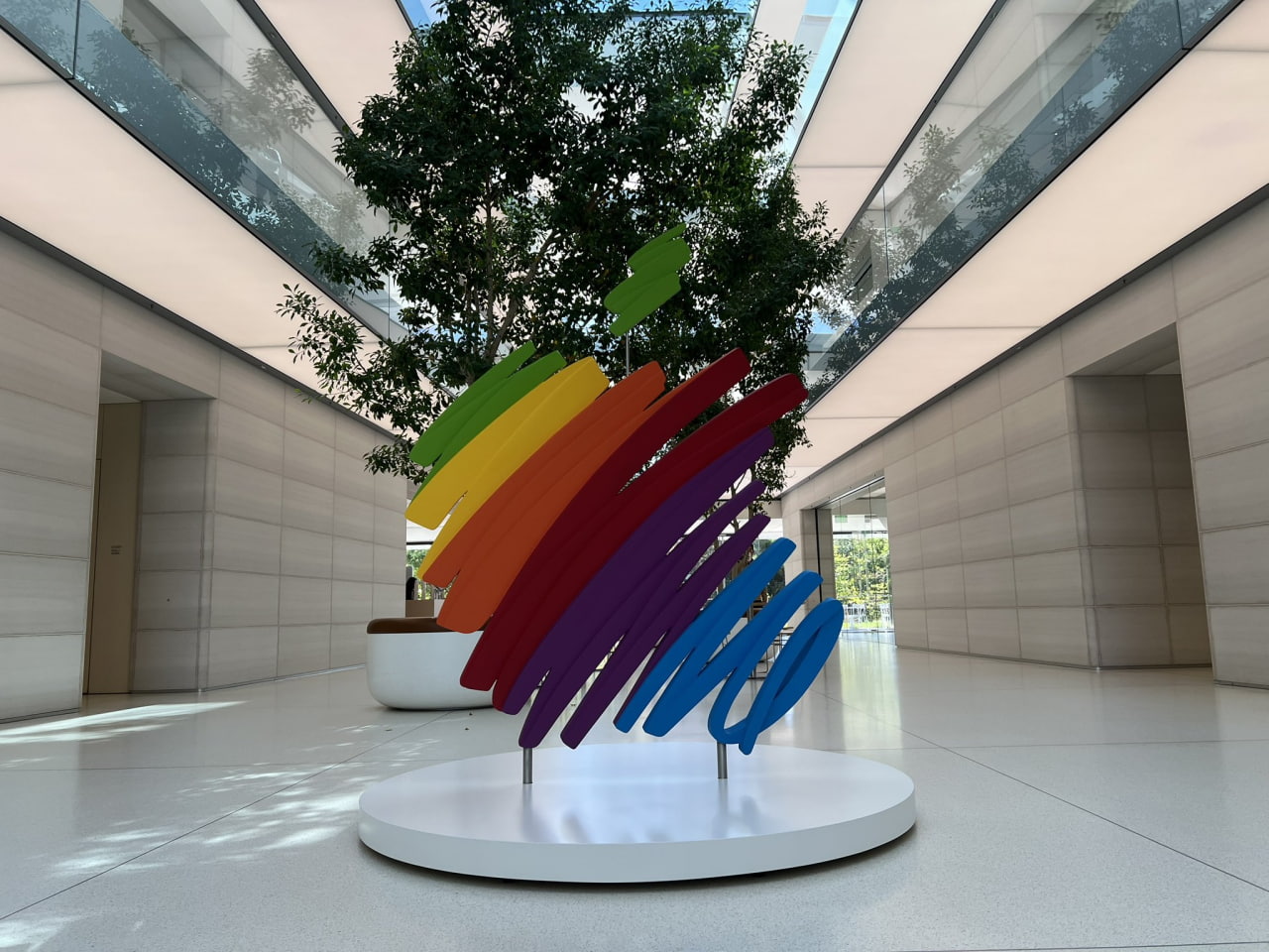 Стало известно о закрытой выставке Apple в Apple Park к 50-летнему юбилею компании [Фото]