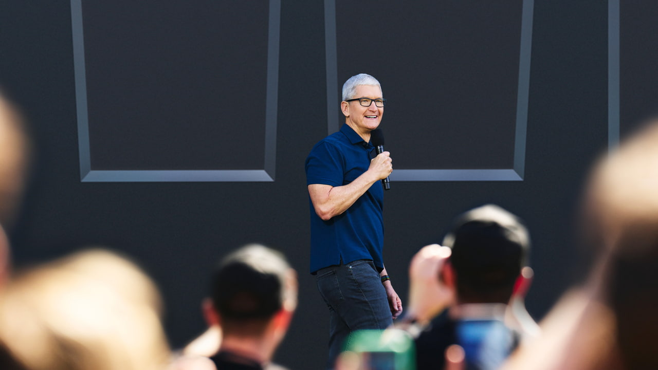 Tim Cook Calls Apple Maps His 'First Really Big Mistake,' Says He's Proud of Apple Watch