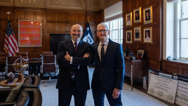 Commerce Secretary Lutnick Meets Tim Cook in Washington, Praises His Leadership