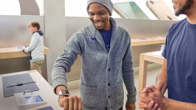 Apple Faces Growing Pressure in Health Wearables as Rivals Push Screenless Devices