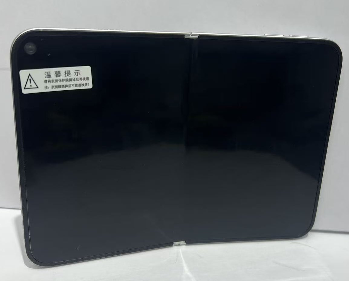 iPhone Fold Dummy Surfaces in White, May Be Only Launch Color [Images]