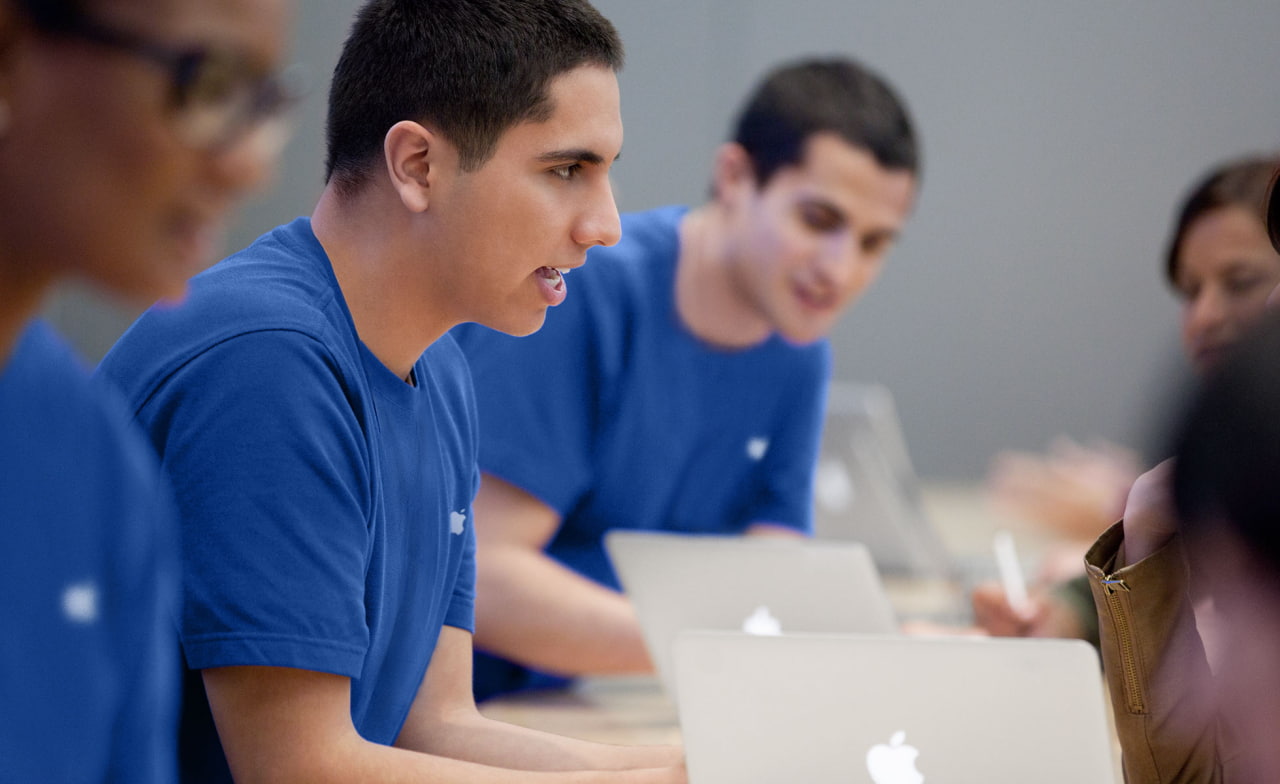 Apple тестирует искусственный интеллект для записи и расшифровки встреч в Genius Bar