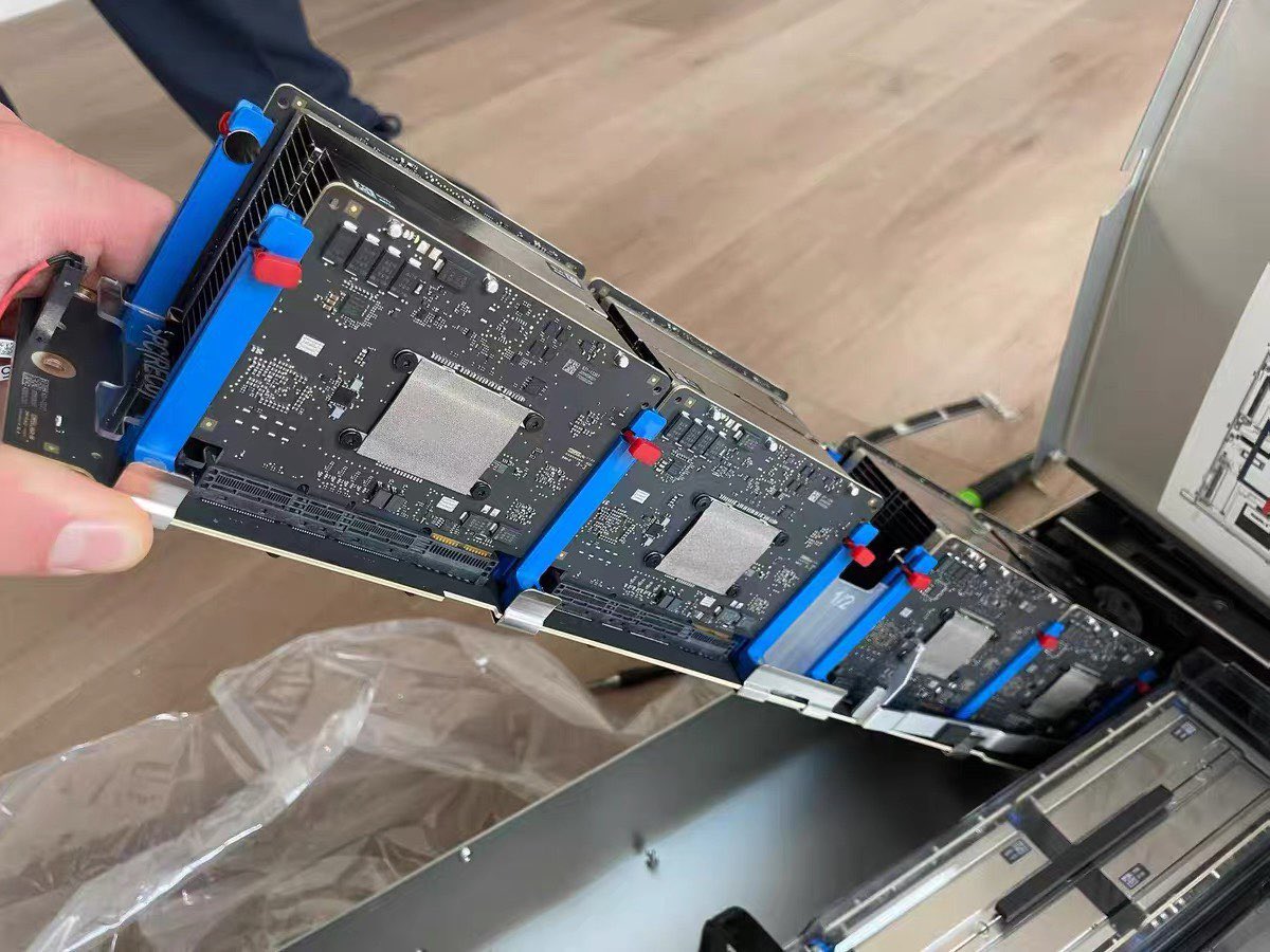 Leaked Images Show Alleged Apple M5 Server for Private Cloud Compute
