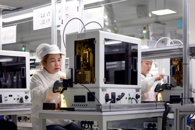 Apple Launches Hanoi Education Hub to Train Supplier Employees